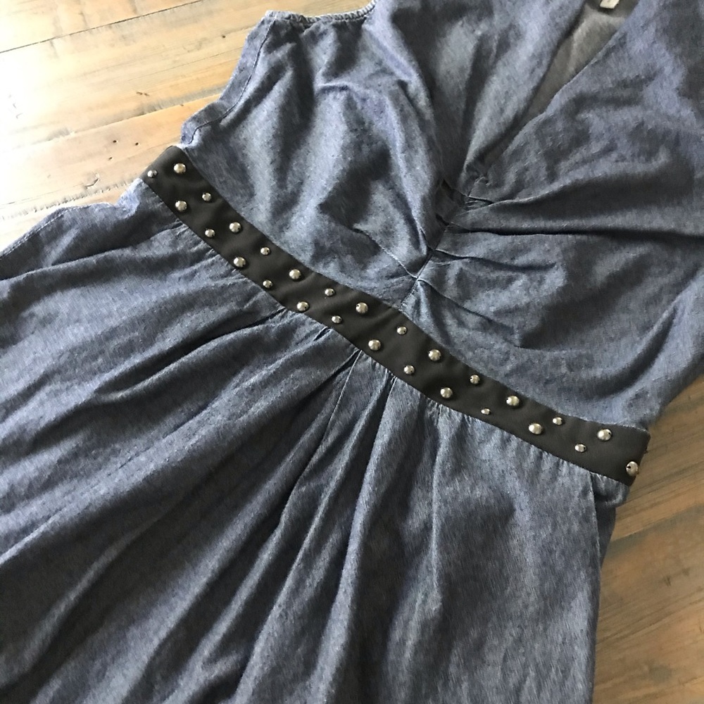 BCBGeneration size 4 sleeveless chambray dress - Picture 2 of 16